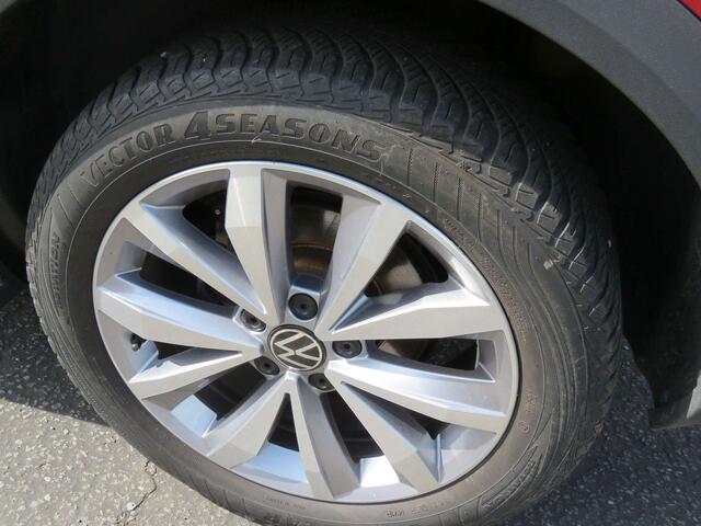 Volkswagen T-ROC TSI Style - Navi - Parkeerhulp - Alu - Windscherm