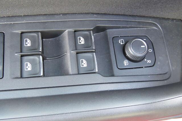 Volkswagen T-ROC TSI Style - Navi - Parkeerhulp - Alu - Windscherm