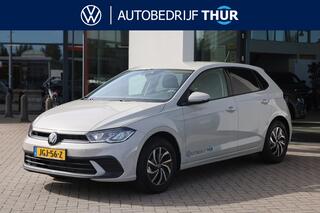VOLKSWAGEN POLO 1.0 TSI Life Edition 95PK / 70kW, Achteruitrijcamera, Achter parkeersensoren, volledig digitaal instrumentenpaneel, Apple Carplay & Android Auto, Travel Assist (incl. Adaptive Cruise Control), LED koplampen, DAB, verkeerstekenherkenning, rijstrooksensor m