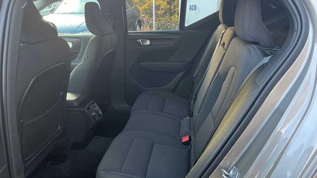 Volvo XC40 Momentum Pro, T3 manual 3YEAR WARRANTY