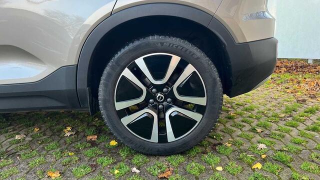 Volvo XC40 Momentum Pro, T3 manual 3YEAR WARRANTY