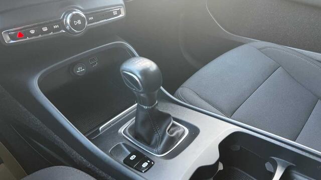 Volvo XC40 Momentum Pro, T3 manual 3YEAR WARRANTY