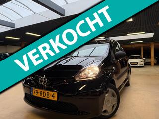 TOYOTA AYGO 1.0-12V Comfort Navigator Automaat Airco Navi Weinig Km!