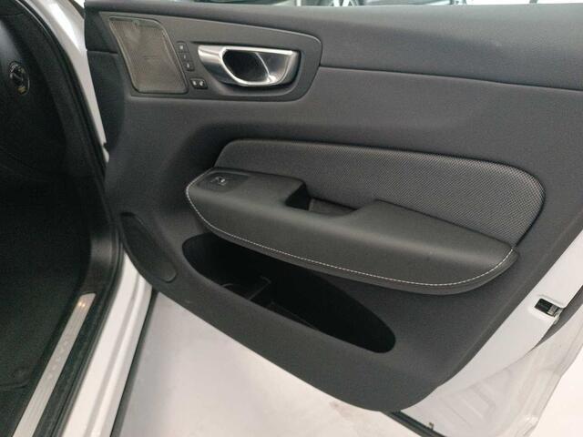 Volvo XC60 II Plus, B4 Mild-Hybrid, Benzin, Dark