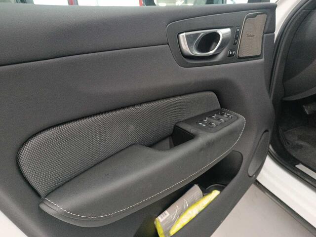 Volvo XC60 II Plus, B4 Mild-Hybrid, Benzin, Dark
