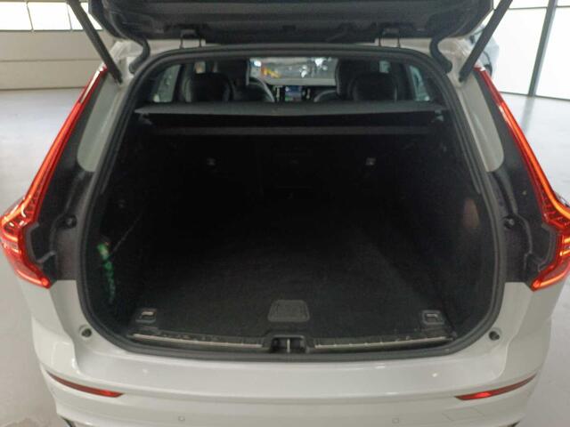 Volvo XC60 II Plus, B4 Mild-Hybrid, Benzin, Dark