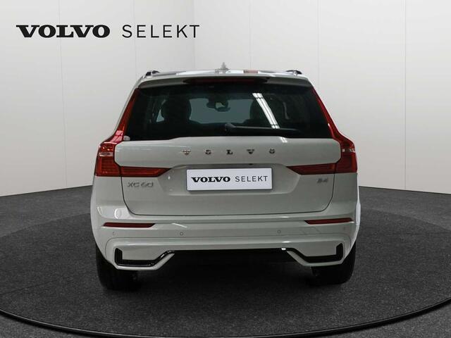 Volvo XC60 II Plus, B4 Mild-Hybrid, Benzin, Dark