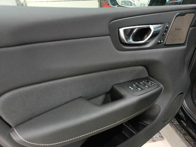 Volvo XC60 II Plus, B4 Mild-Hybrid, Benzin, Dark