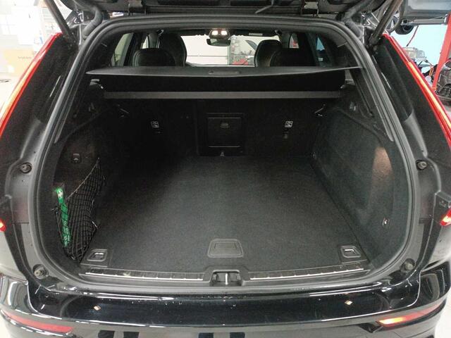 Volvo XC60 II Plus, B4 Mild-Hybrid, Benzin, Dark