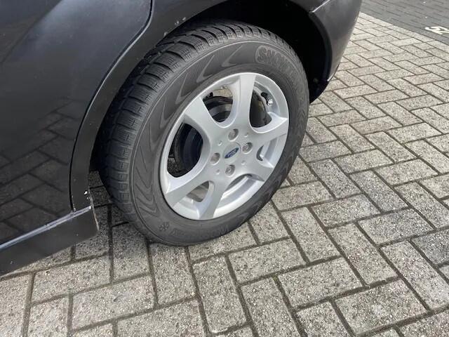 Ford Focus 1.6-16V Futura Leder 138 DKM NAP Airco Nw ApK