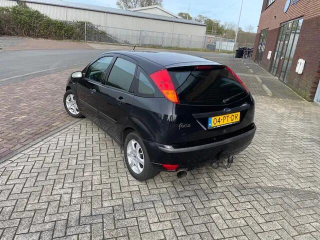 Ford Focus 1.6-16V Futura Leder 138 DKM NAP Airco Nw ApK