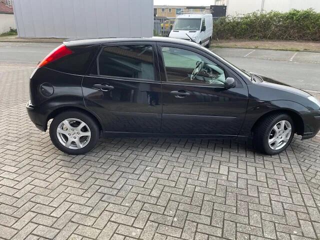Ford Focus 1.6-16V Futura Leder 138 DKM NAP Airco Nw ApK