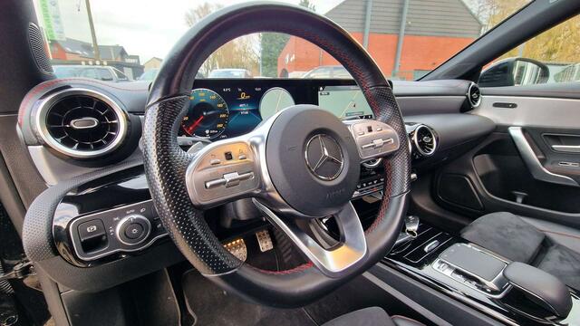 Mercedes-Benz CLA-Klasse 180 AMG LINE PACK NIGHT / AUTO / PANO / CAM / FULL LED