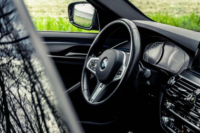 BMW 5-Serie 520 Touring i M SPORT | PANO | HUD | LASER | ACC