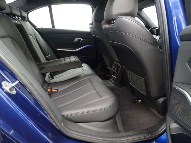 BMW 3-Serie 318 dA Berline Sportline CUIR SPORT-LED-NAVI-PARKING