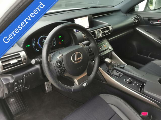 Lexus IS 300h F Sport | Mark-Levinson