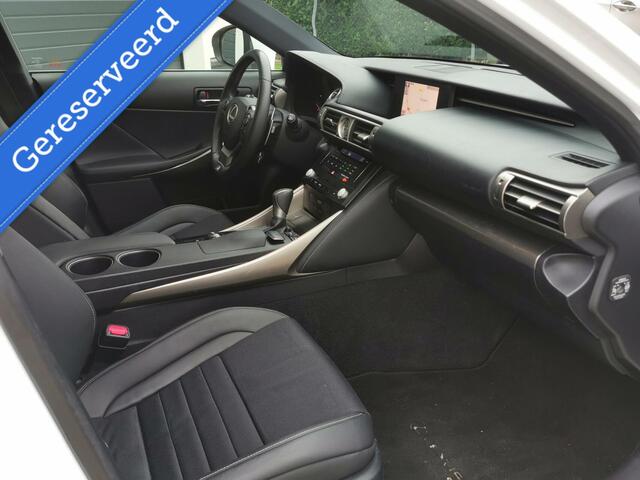 Lexus IS 300h F Sport | Mark-Levinson