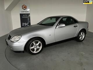 MERCEDES-BENZ SLK-KLASSE 200 Zeer netjes, dak werkt niet !!! Voor de doe het zelver.