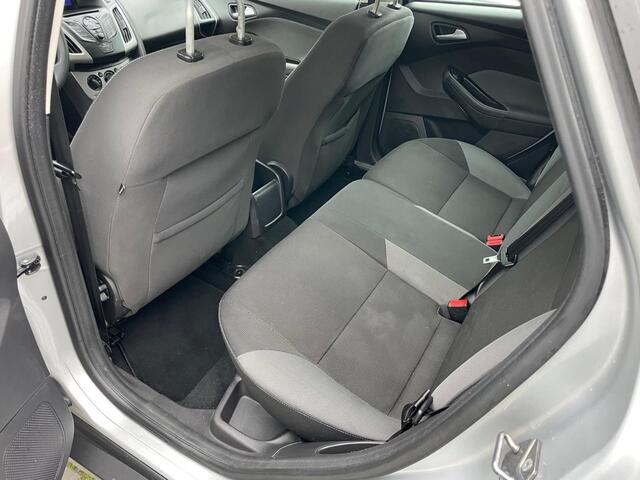 Ford Focus Wagon 1.6 TI-VCT Trend Trekhaak Airco PDC NAP APK