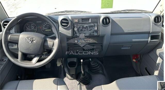 Toyota Land CRUISER HZJ 76 10PL 4.2L DSL 2025 ONLY EXPORTT OUT OF EU