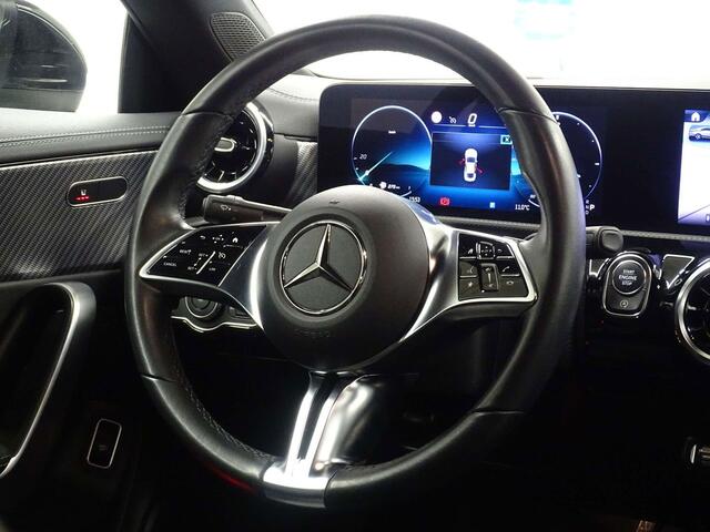 Mercedes-Benz CLA-Klasse 180 d Sedan LuxuryLine GTRONIC LED-NAVI-CAMERA-PTS