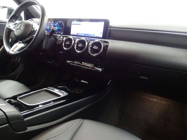 Mercedes-Benz CLA-Klasse 180 d Sedan LuxuryLine GTRONIC LED-NAVI-CAMERA-PTS