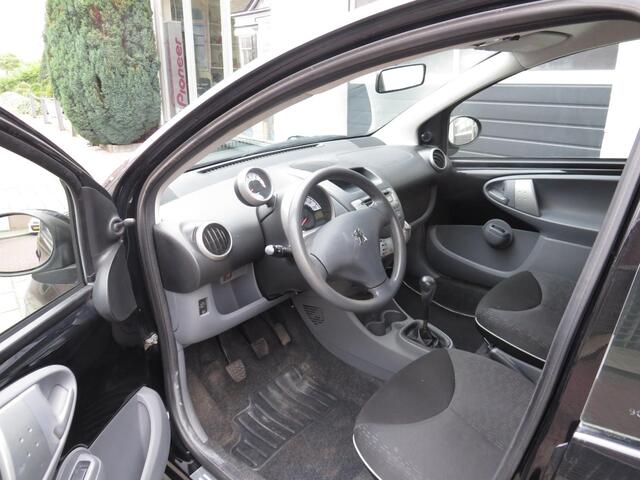 Peugeot 107 1.0-12V Millesim 200