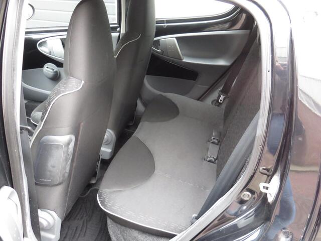 Peugeot 107 1.0-12V Millesim 200
