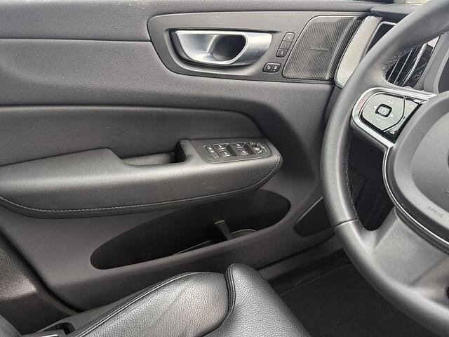 Volvo XC60 B4 PLUS DARK B4 Mild Hybrid