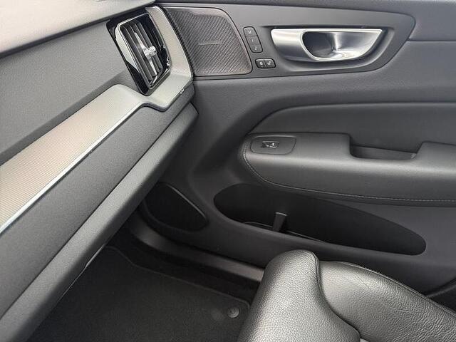 Volvo XC60 B4 PLUS DARK B4 Mild Hybrid