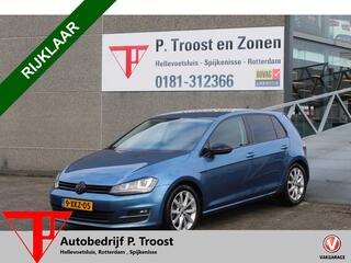 VOLKSWAGEN GOLF 1.6 TDI Highline BlueMotion Parkeersensoren/Apple carpley/Navigatie/Lichtmetalen velgen/LED/Sportstoelen/Multifunctioneel stuurwiel/Elektrische ramen/Elektrisch verstelbare spiegels.