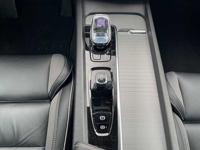 Volvo XC60 II XC60 Plus, B4 Mild-Hybrid, Benzin, Dark