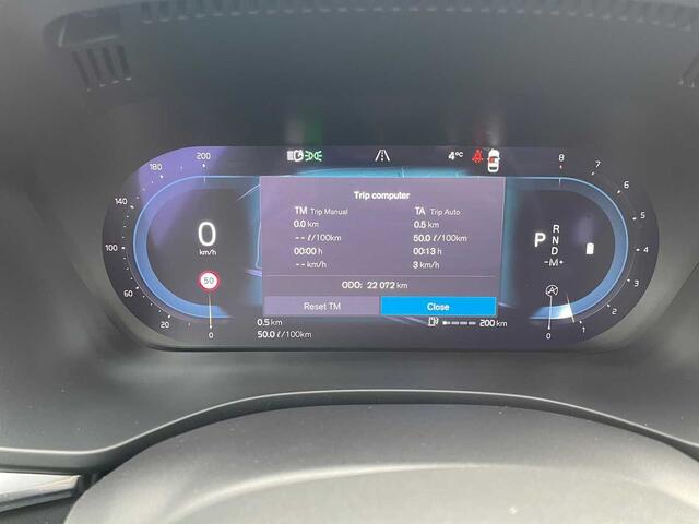 Volvo XC60 II XC60 Plus, B4 Mild-Hybrid, Benzin, Dark