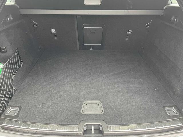 Volvo XC60 II XC60 Plus, B4 Mild-Hybrid, Benzin, Dark