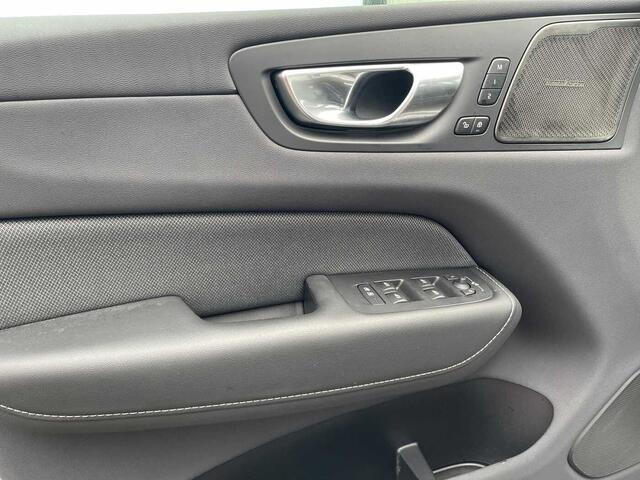 Volvo XC60 II XC60 Plus, B4 Mild-Hybrid, Benzin, Dark