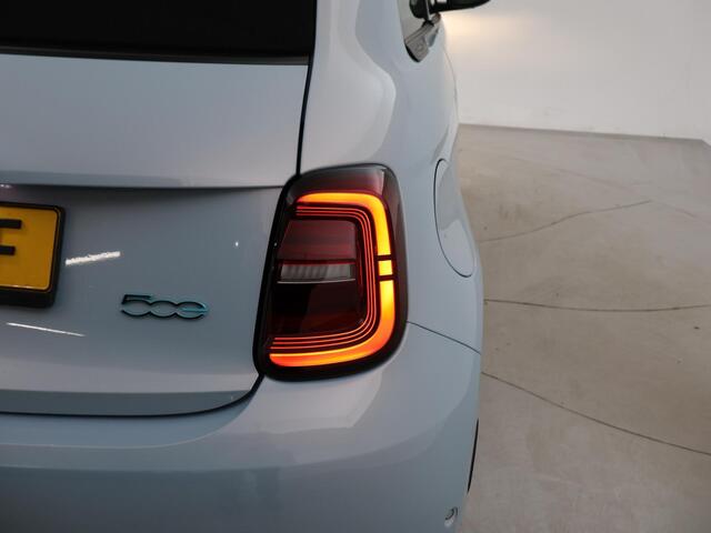 Fiat E-500 42 kWh Aut. SOH 97% CELESTIAL BLUE + STOELVERW. | CAMERA | 17 INCH | APPLE CARPLAY