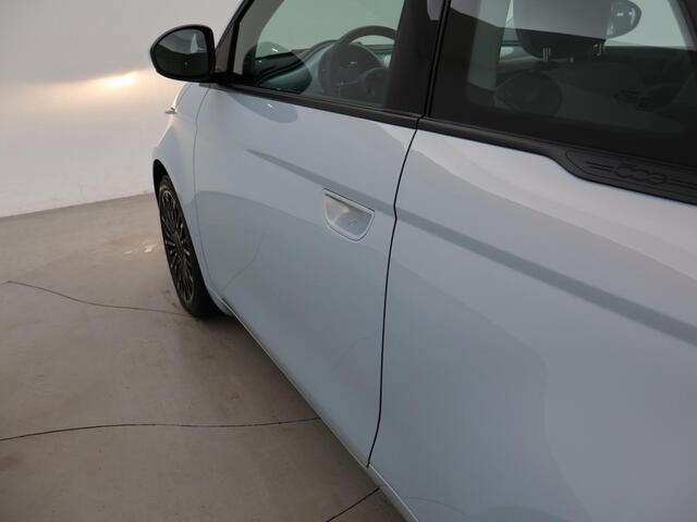 Fiat E-500 42 kWh Aut. SOH 97% CELESTIAL BLUE + STOELVERW. | CAMERA | 17 INCH | APPLE CARPLAY