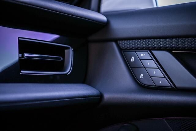 Porsche Taycan Turbo Sport Turismo - Krijt - Display - Sport Sound