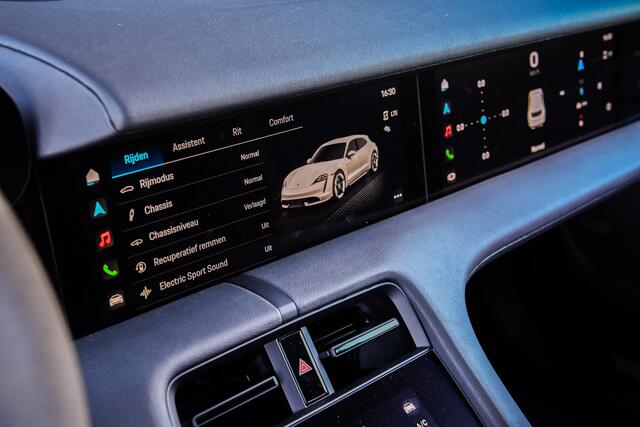 Porsche Taycan Turbo Sport Turismo - Krijt - Display - Sport Sound