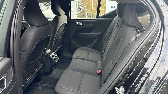 Volvo XC40 Momentum Pro B4 mildhybrid 3YEAR WARRANTY