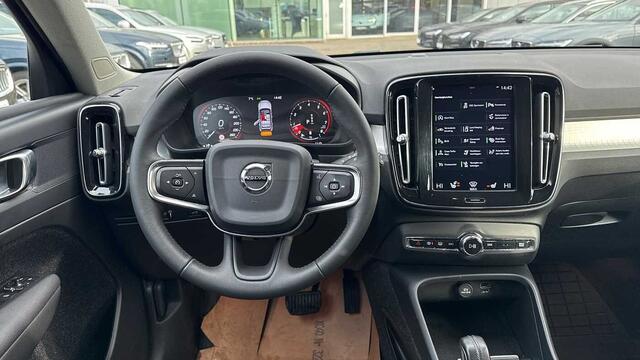 Volvo XC40 Momentum Pro B4 mildhybrid 3YEAR WARRANTY