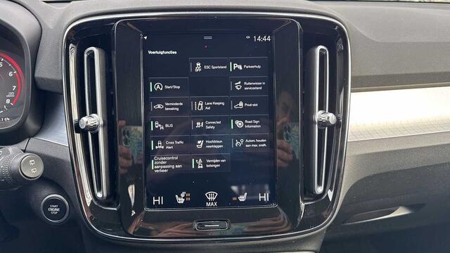 Volvo XC40 Momentum Pro B4 mildhybrid 3YEAR WARRANTY