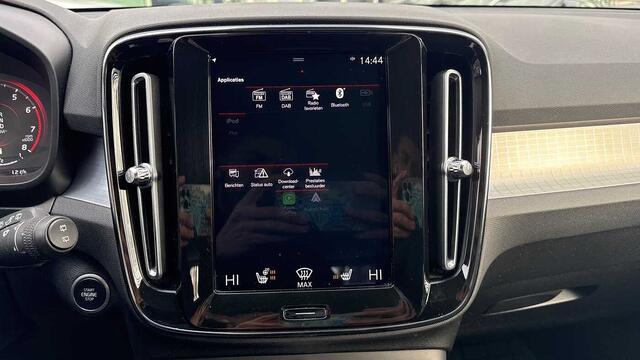 Volvo XC40 Momentum Pro B4 mildhybrid 3YEAR WARRANTY