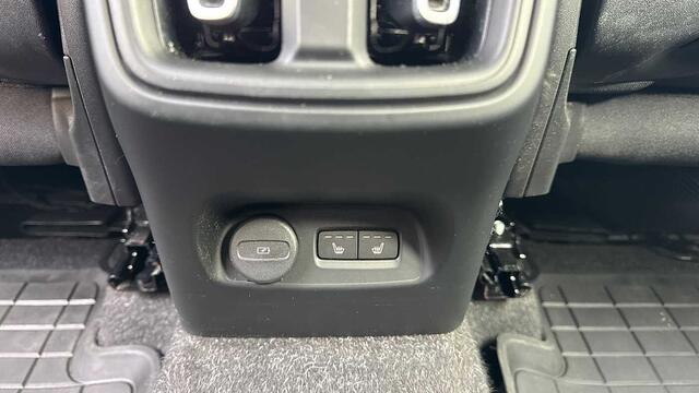 Volvo XC40 Momentum Pro B4 mildhybrid 3YEAR WARRANTY
