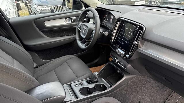 Volvo XC40 Momentum Pro B4 mildhybrid 3YEAR WARRANTY