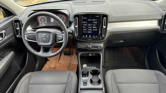 Volvo XC40 Momentum Pro B4 mildhybrid 3YEAR WARRANTY