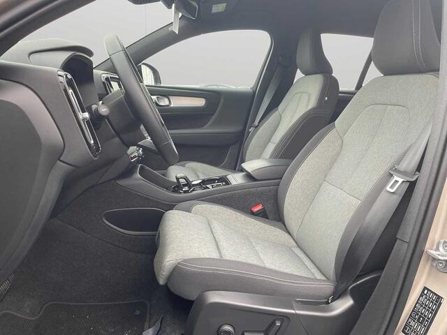 Volvo XC40 Plus, B4 Mild hybride, Benzine, Dark