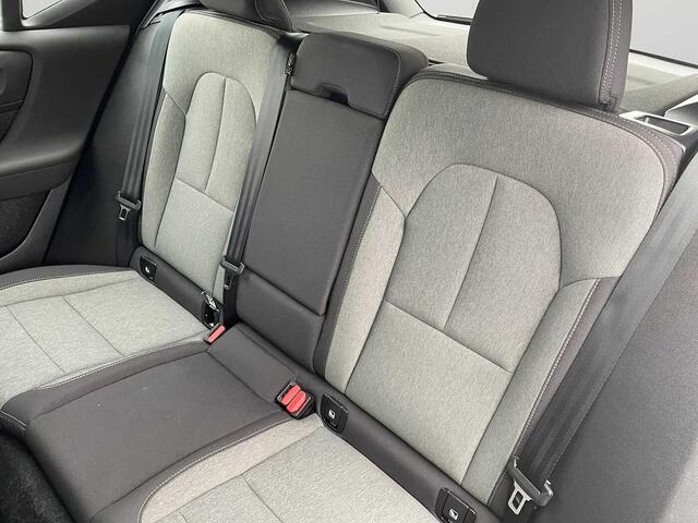 Volvo XC40 Plus, B4 Mild hybride, Benzine, Dark