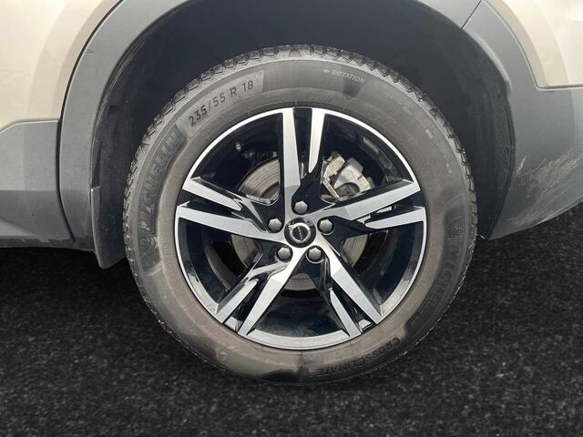 Volvo XC40 Plus, B4 Mild hybride, Benzine, Dark