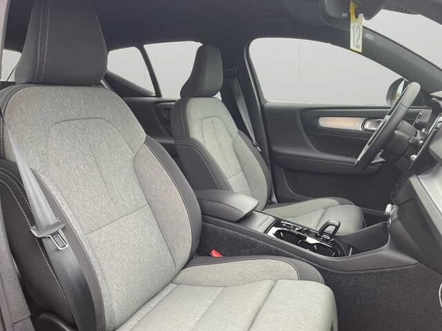 Volvo XC40 Plus, B4 Mild hybride, Benzine, Dark
